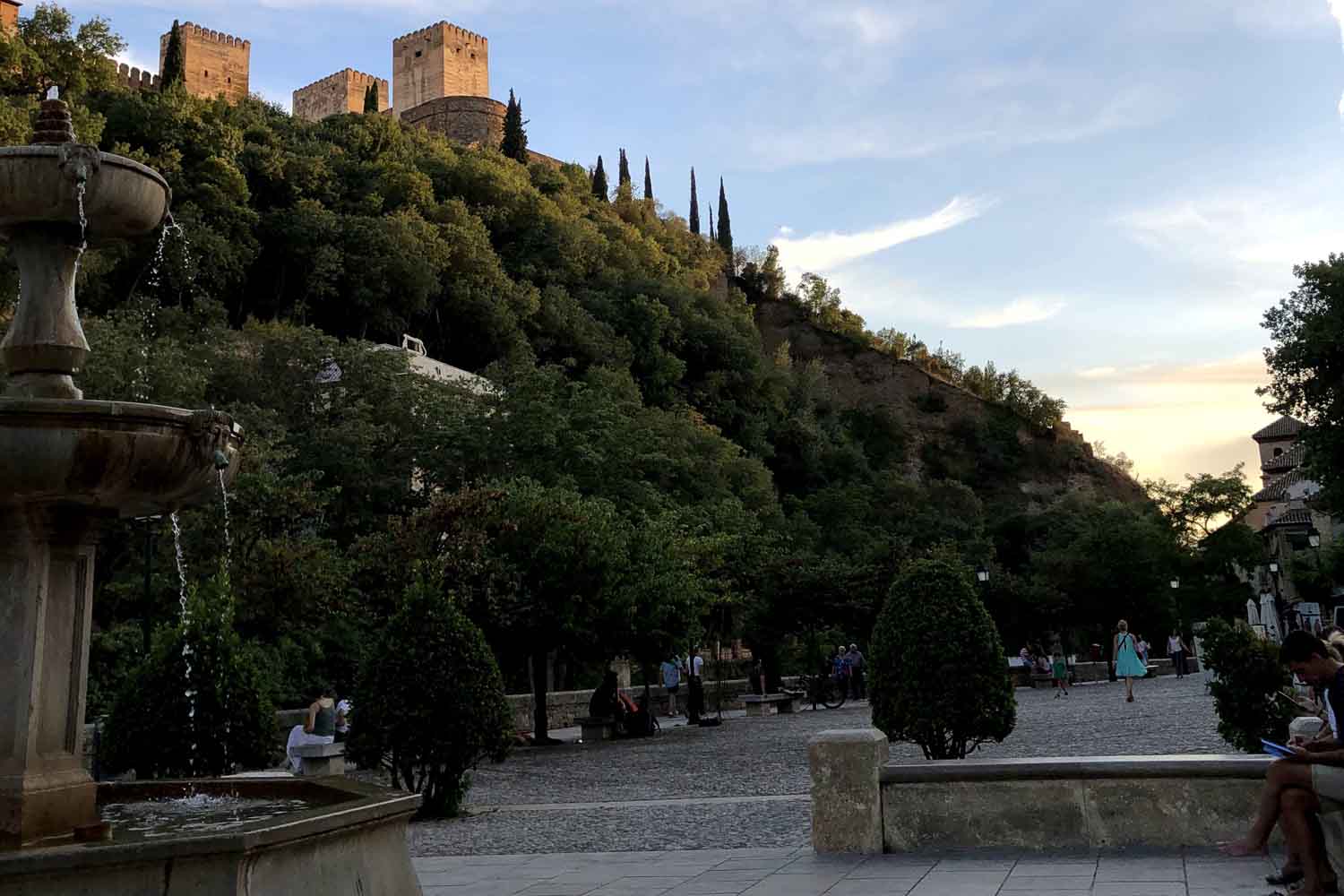 Paseo de los Tristes and the Darro River