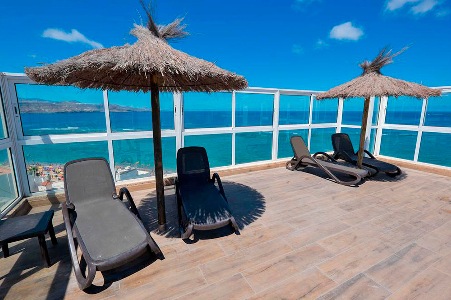 Piscina junto al mar