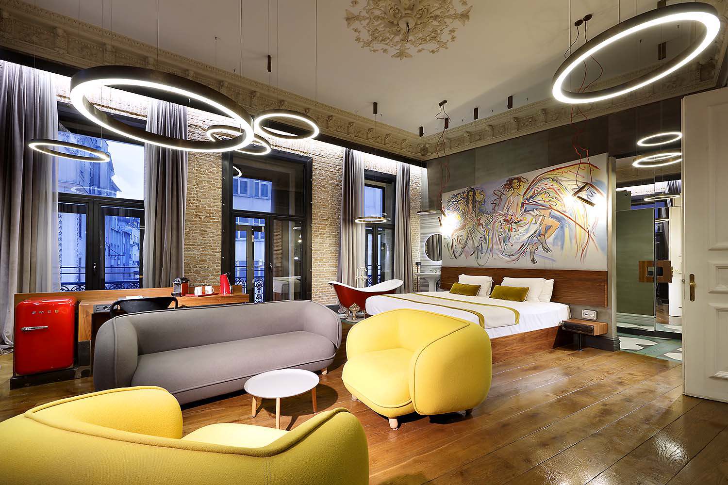 Ritz carlton сша. Hotels company. Риц отель герцлия. Hotels companies. Ритц карлтон гонконг.