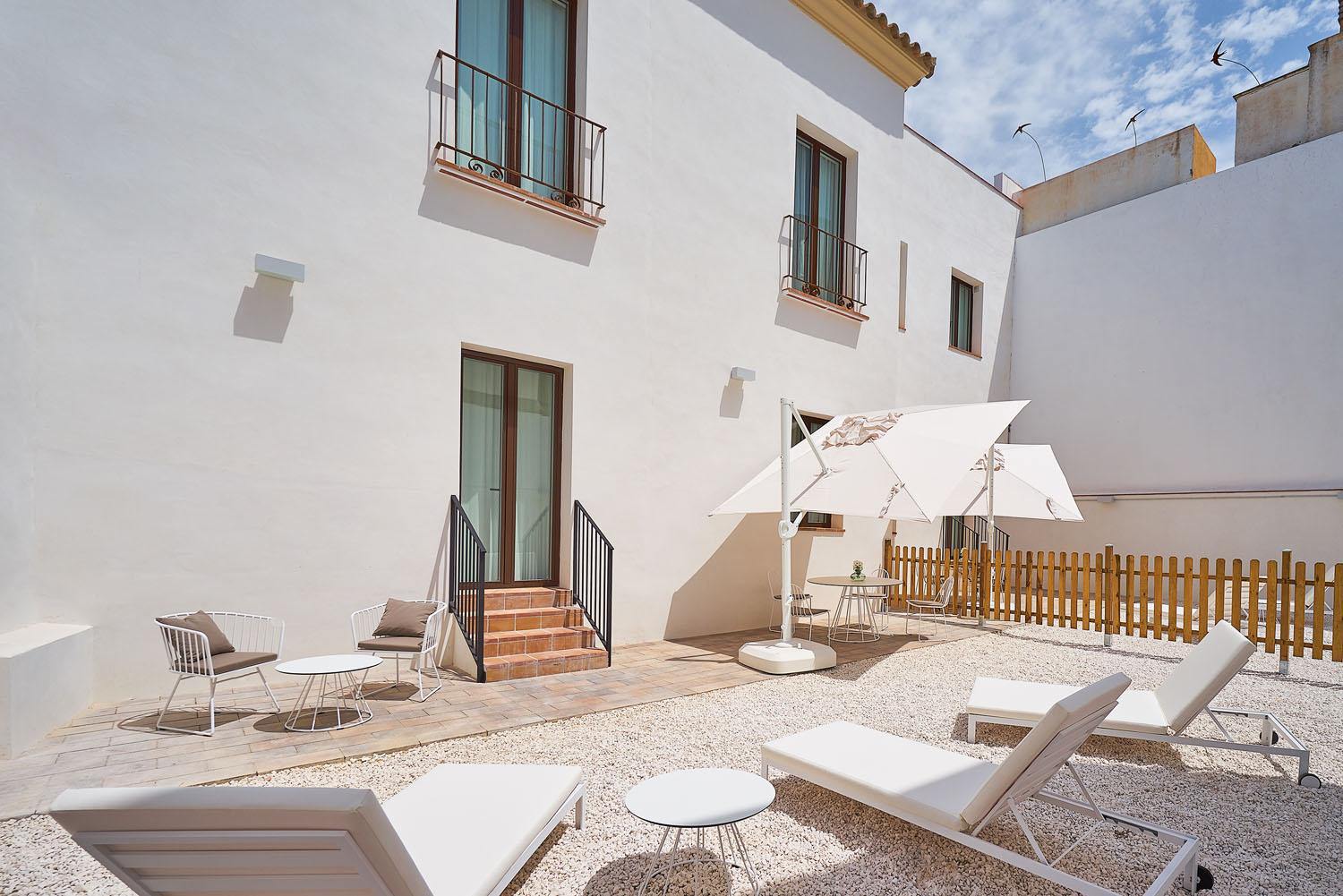 1-bedroom apartment with patio