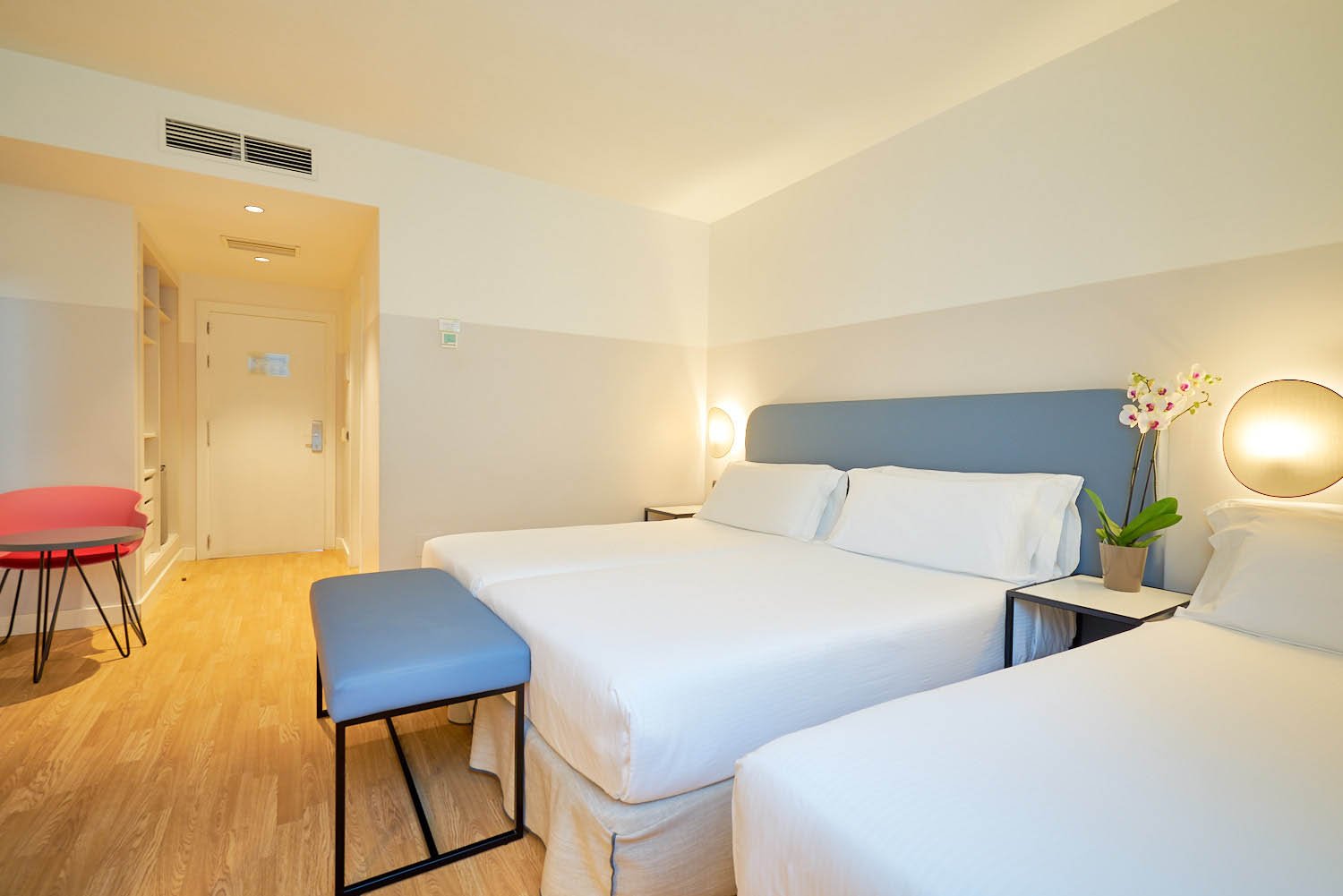 Quarto duplo com cama extra
