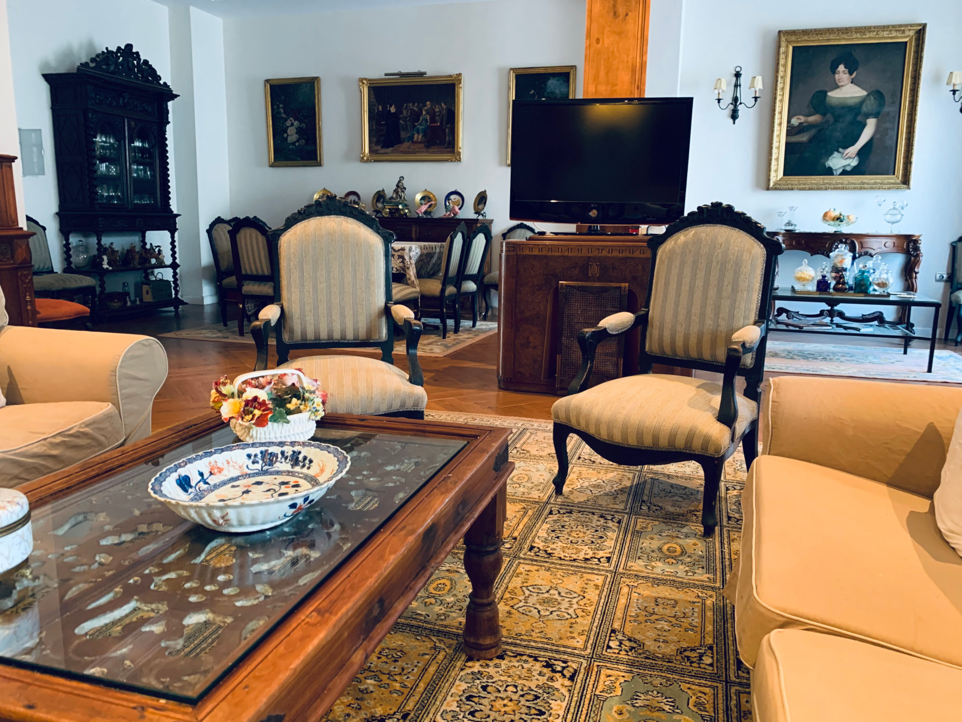 LOUNGE 1