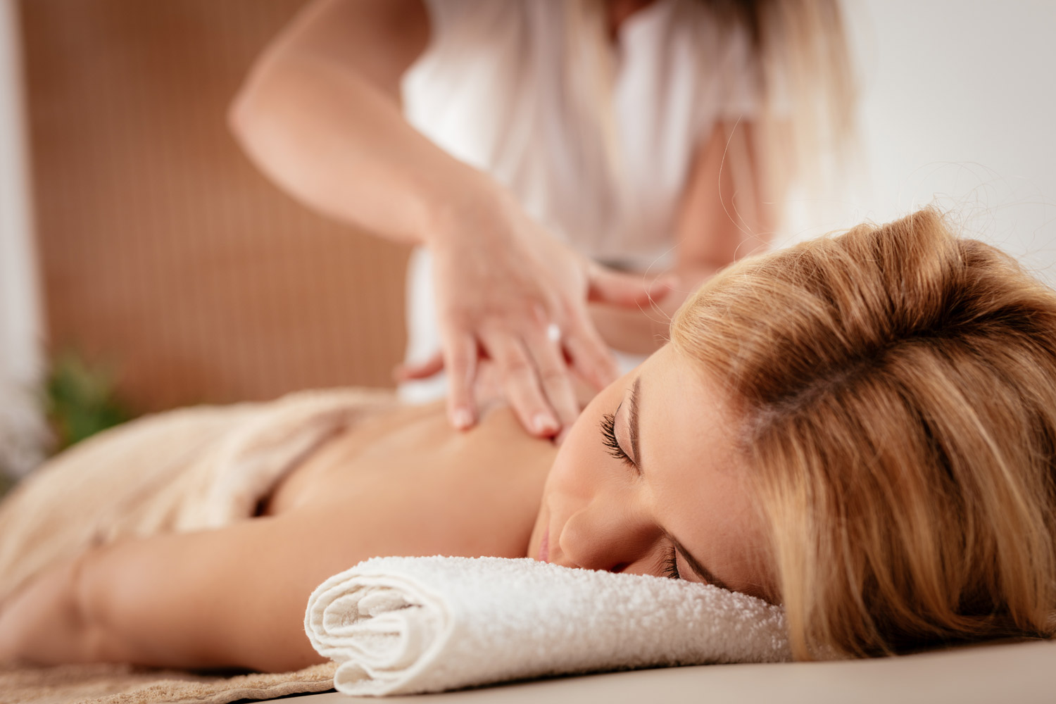 Massagem Relaxante + Tratamento Facial + Acesso ao SPA