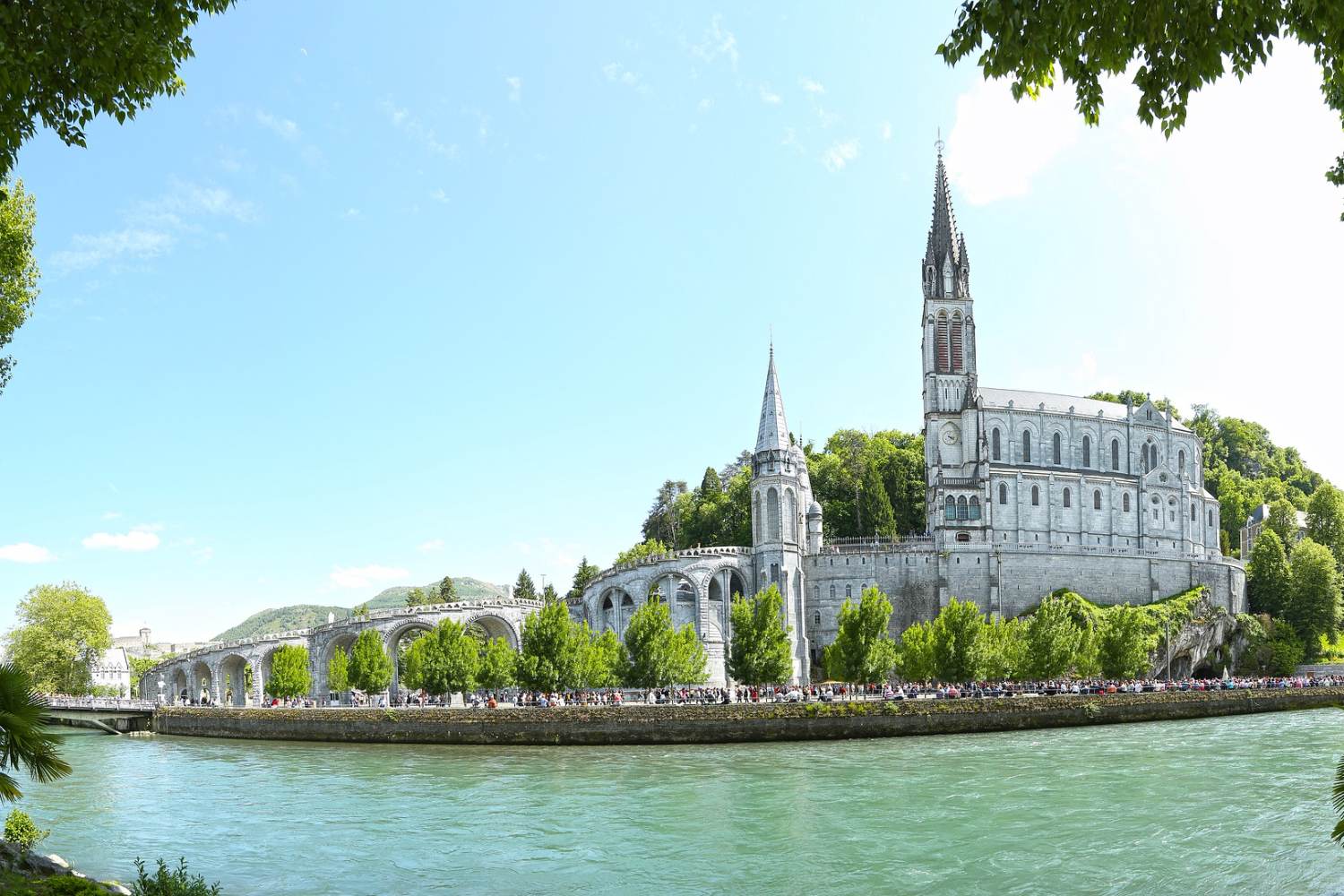 Discover Lourdes