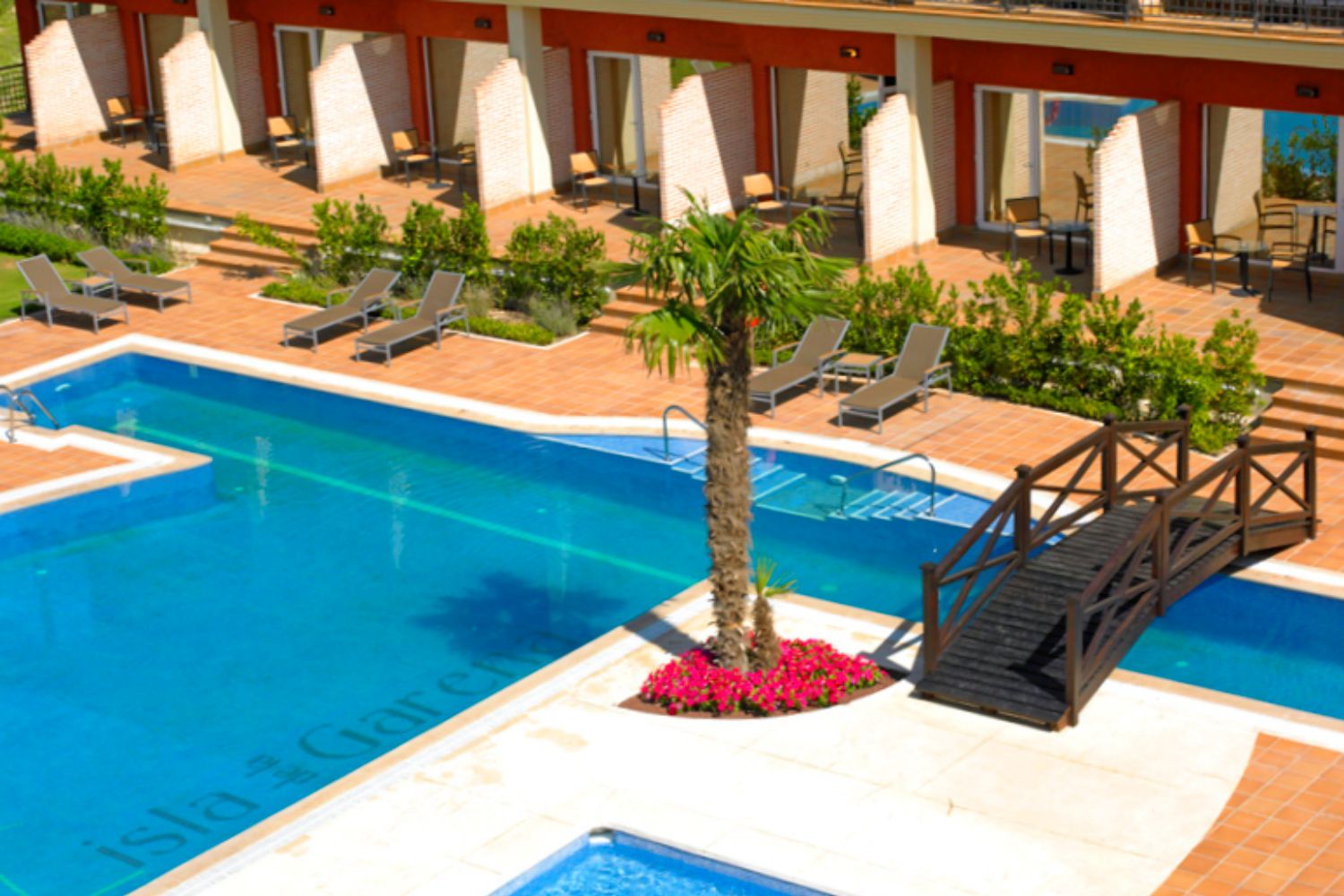 Piscina junto al mar