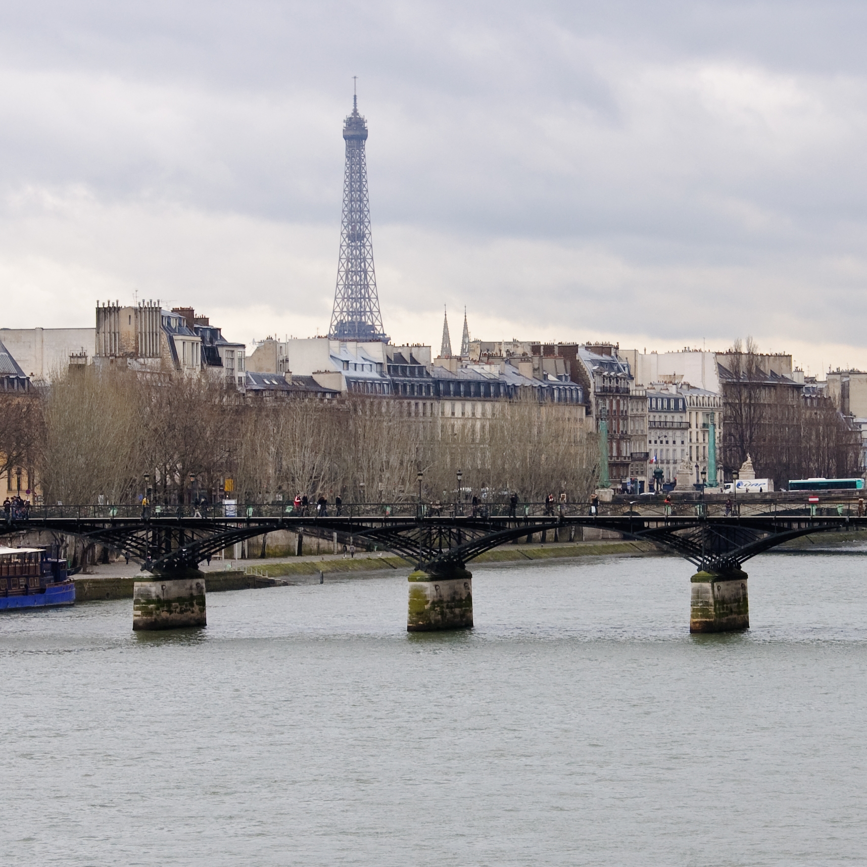 Descubra Paris junto ao Sena