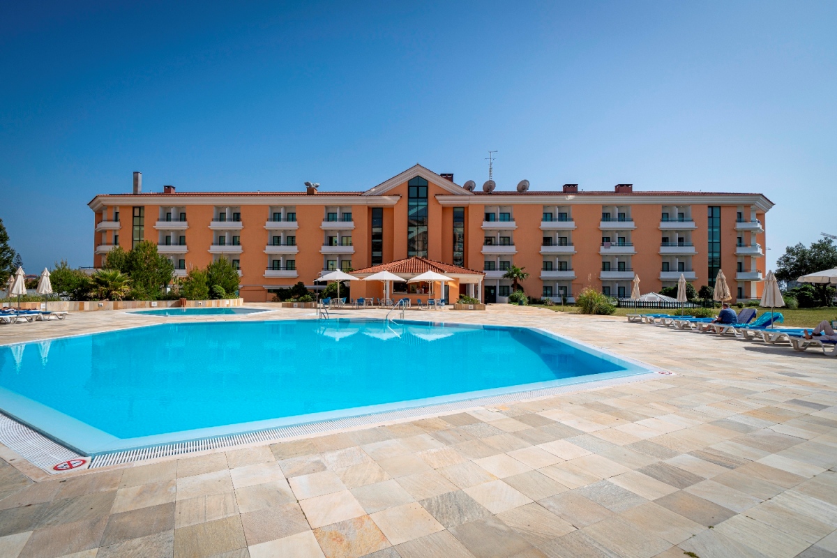 Piscina junto al mar