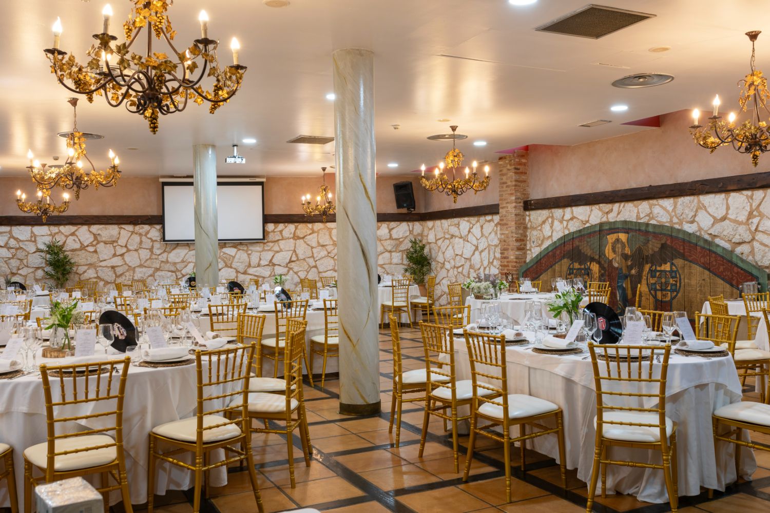 ARROYO MEETING ROOM