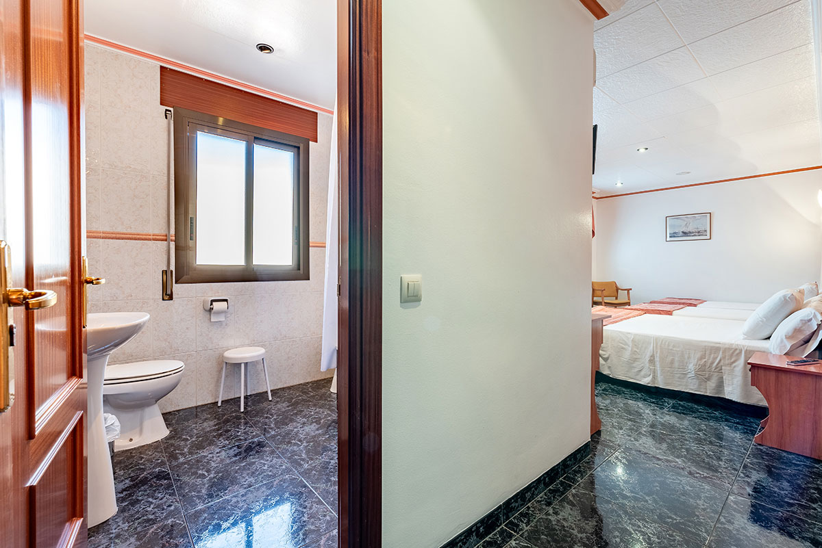 Habitación cuádruple (2 adultos + 2 niños) 
