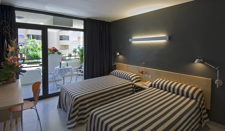 Habitación doble con balcón 