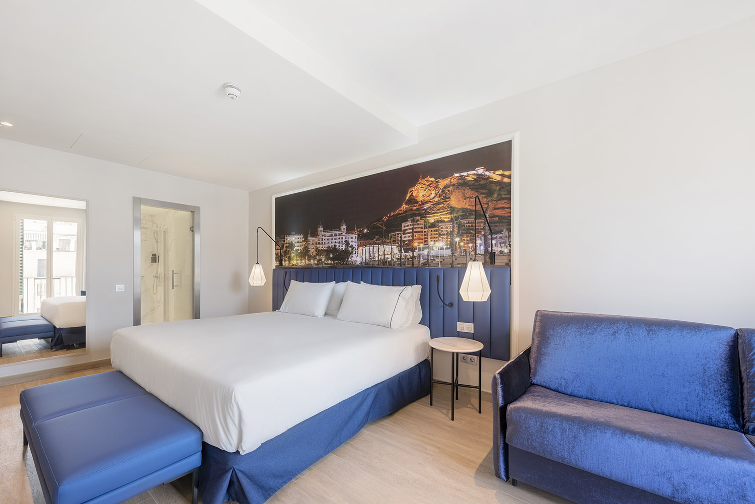 Drei Personen Zimmer