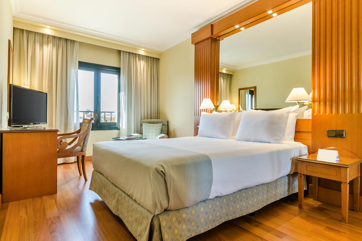 Reservar Hotel Exe Sevilla Macarena en Sevilla