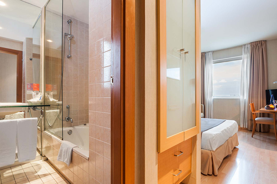 Double room with extra bed 2 adults + 1 child (until 10 years old)  with parking and Wi-Fi 